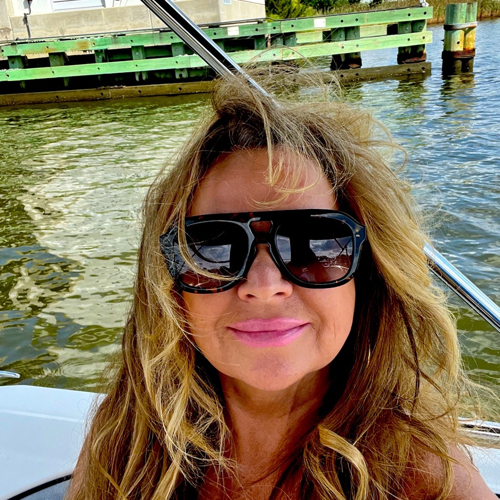 Meet your Posher, Crissie